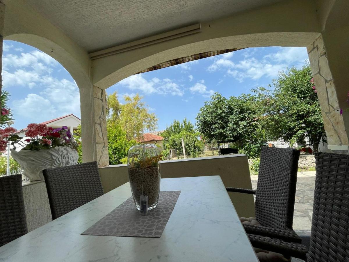 Apartman Veronika Vrsi Exteriör bild