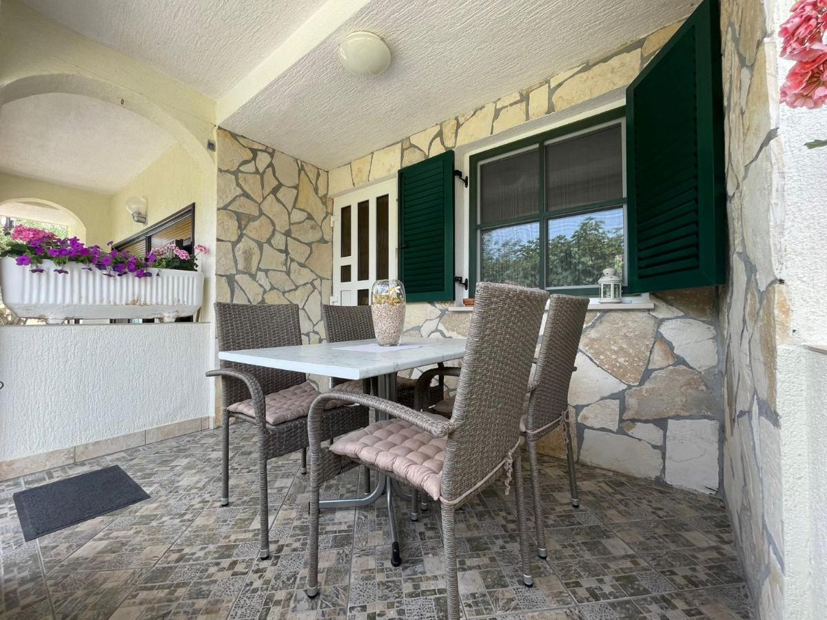 Apartman Veronika Vrsi Exteriör bild
