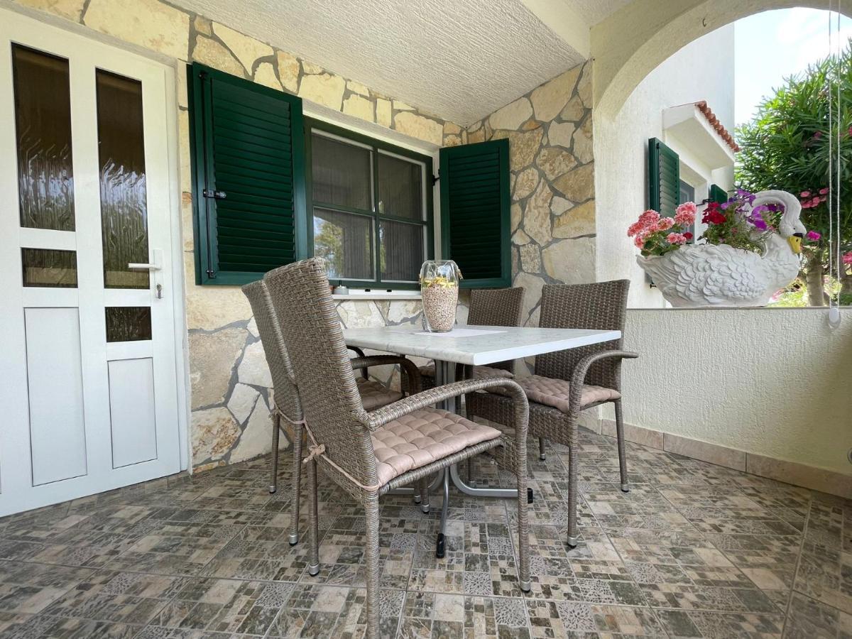 Apartman Veronika Vrsi Exteriör bild