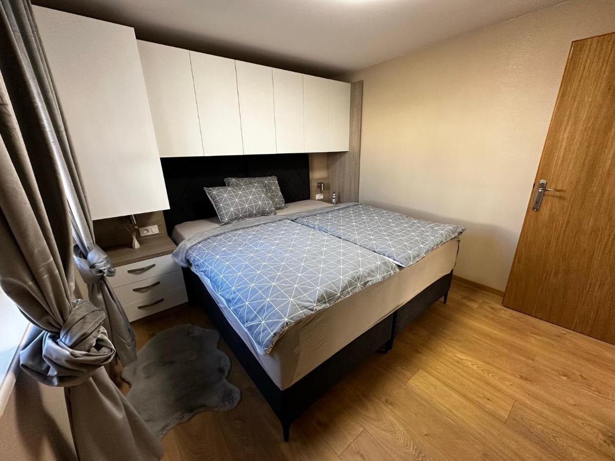 Apartman Veronika Vrsi Exteriör bild