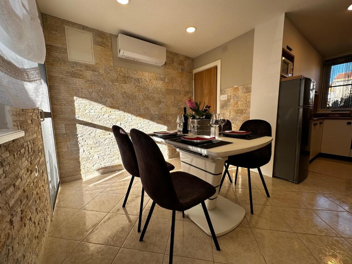 Apartman Veronika Vrsi Exteriör bild